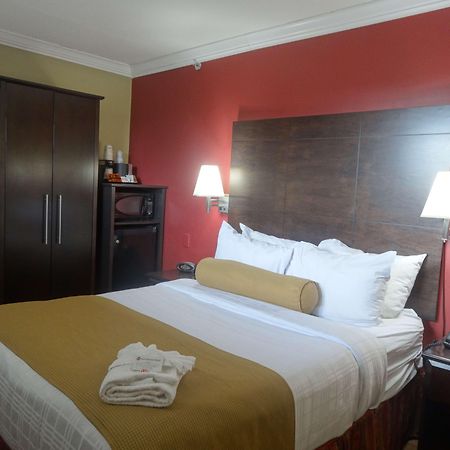Best Western Plus Bowmanville Exterior photo