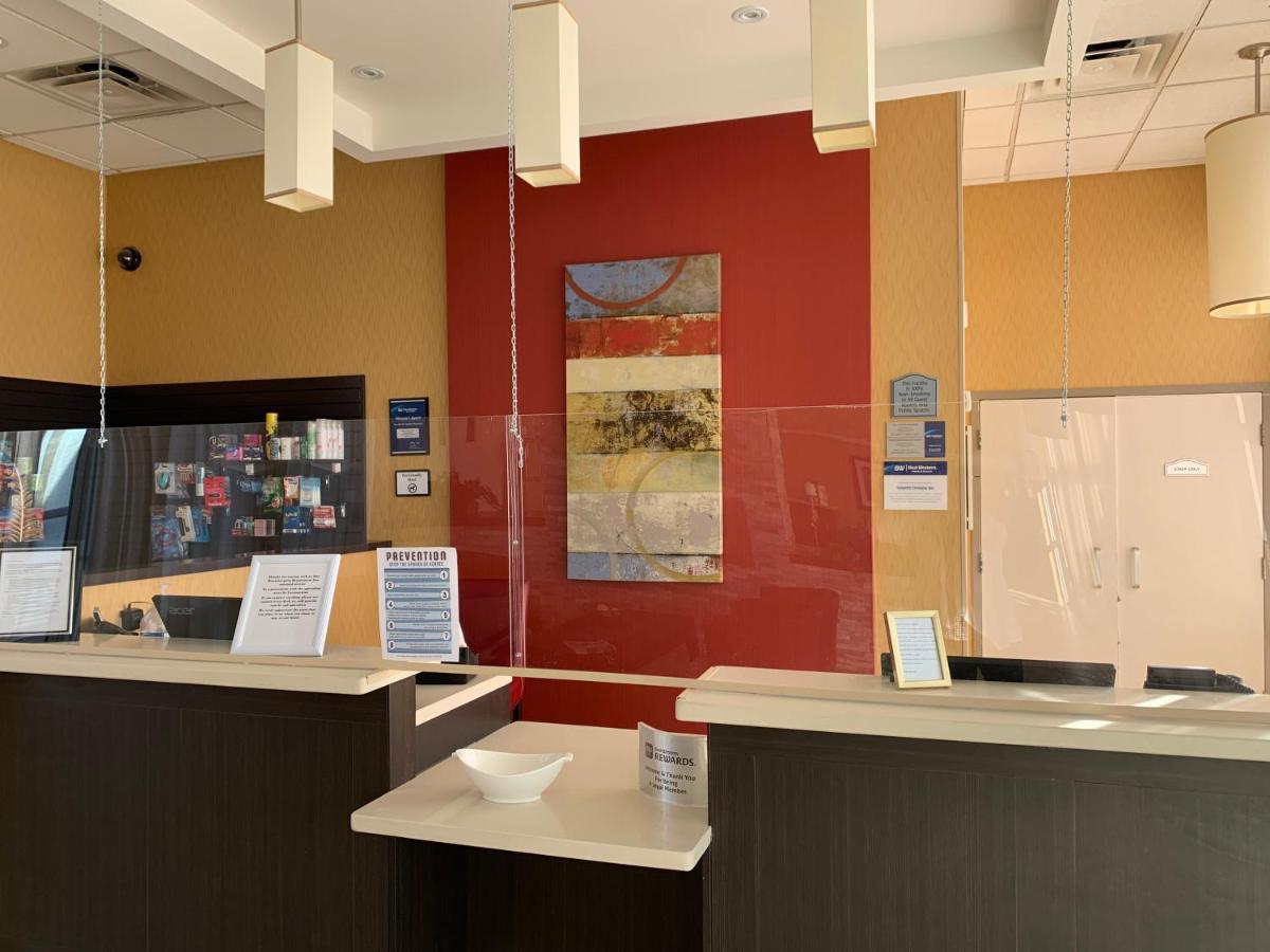 Best Western Plus Bowmanville Exterior photo
