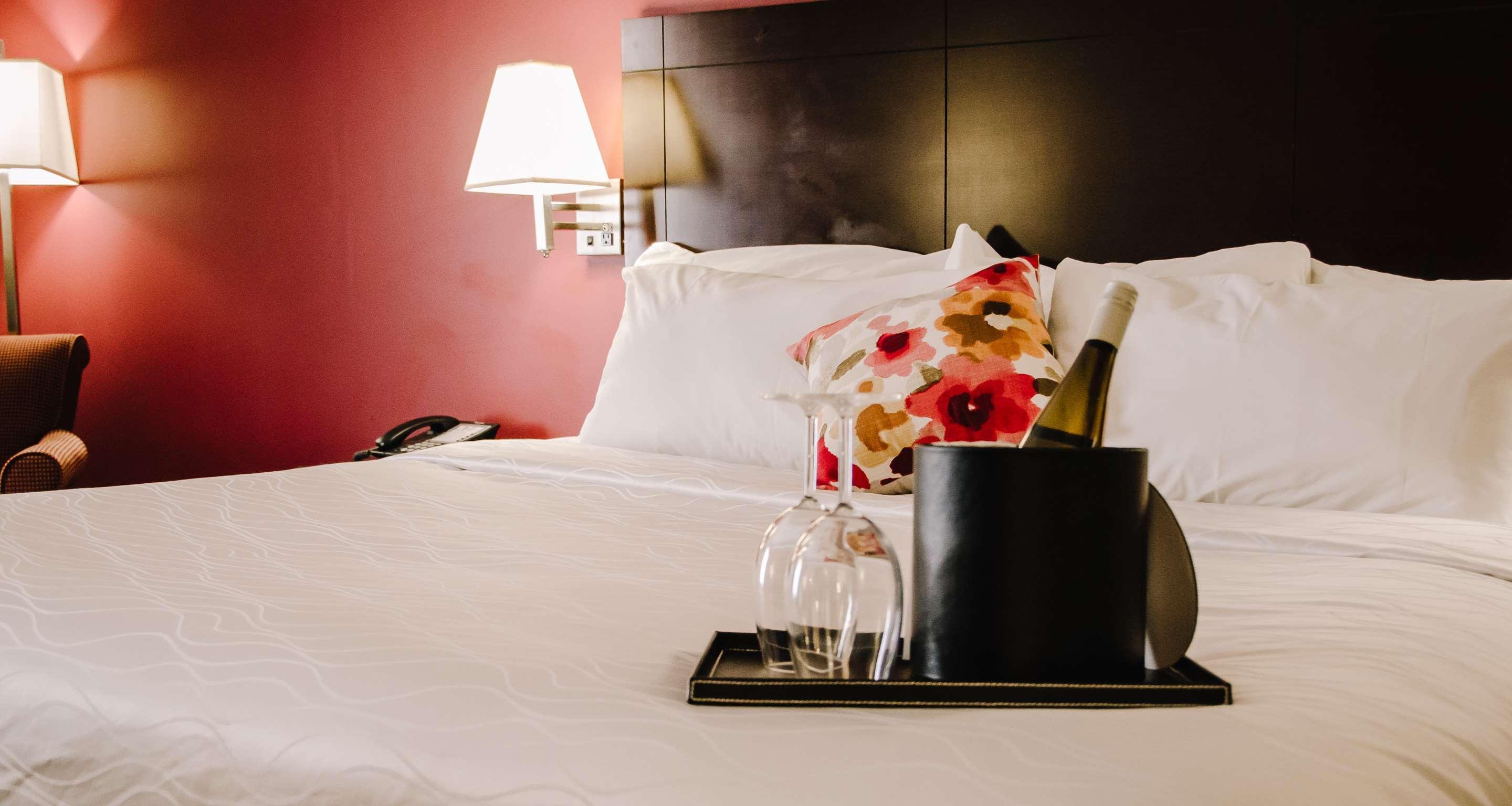 Best Western Plus Bowmanville Exterior photo