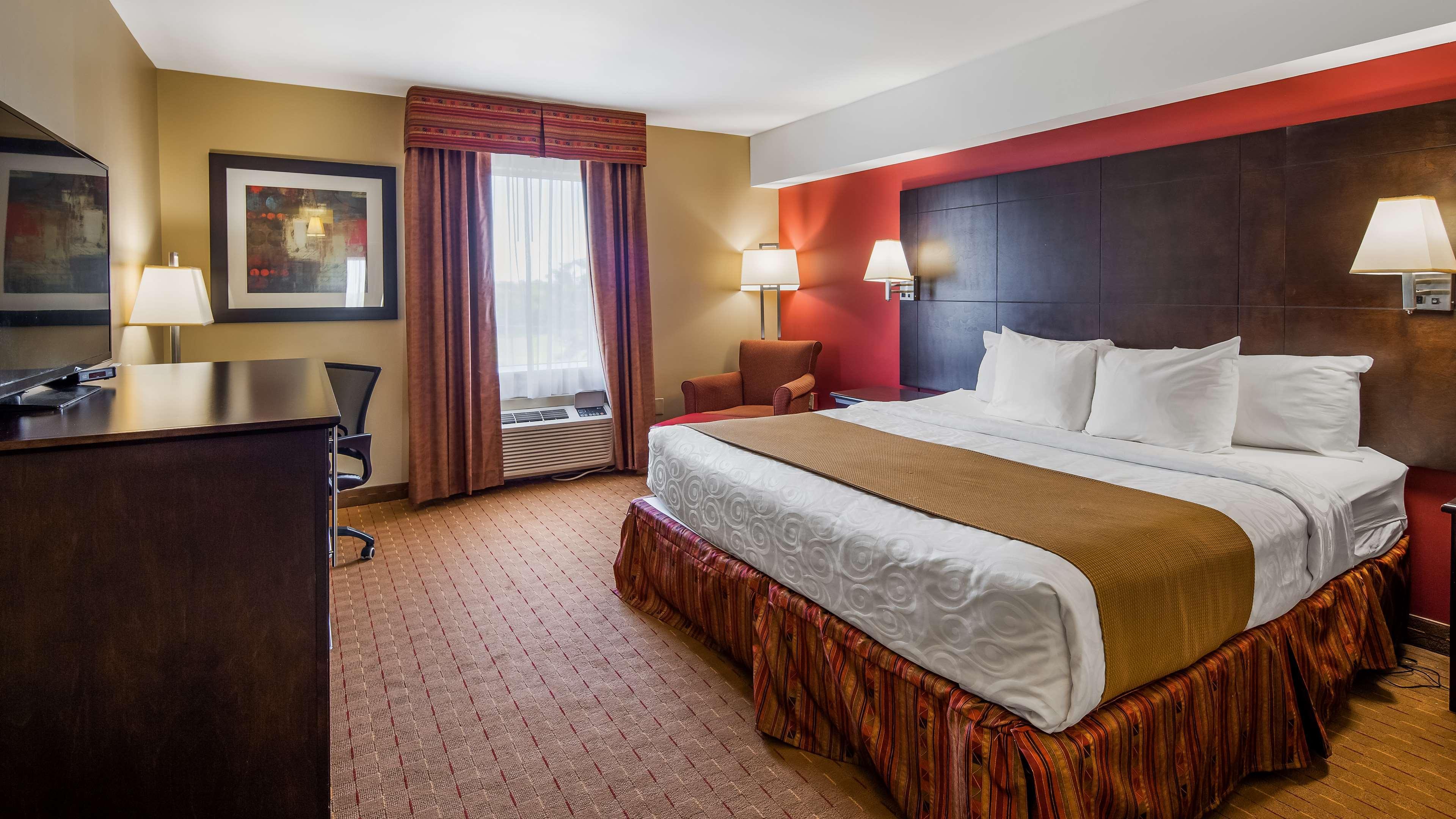 Best Western Plus Bowmanville Exterior photo