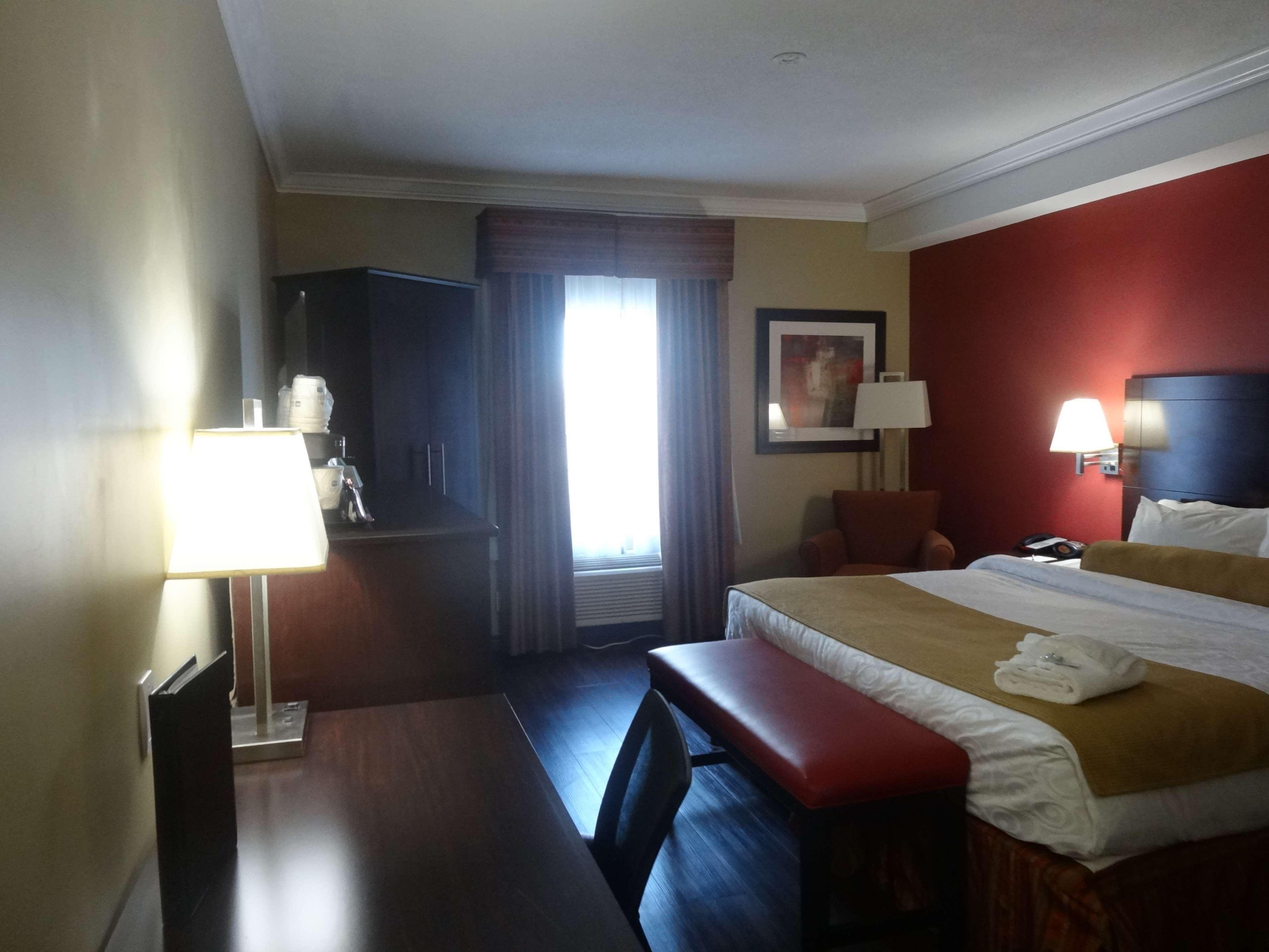 Best Western Plus Bowmanville Exterior photo