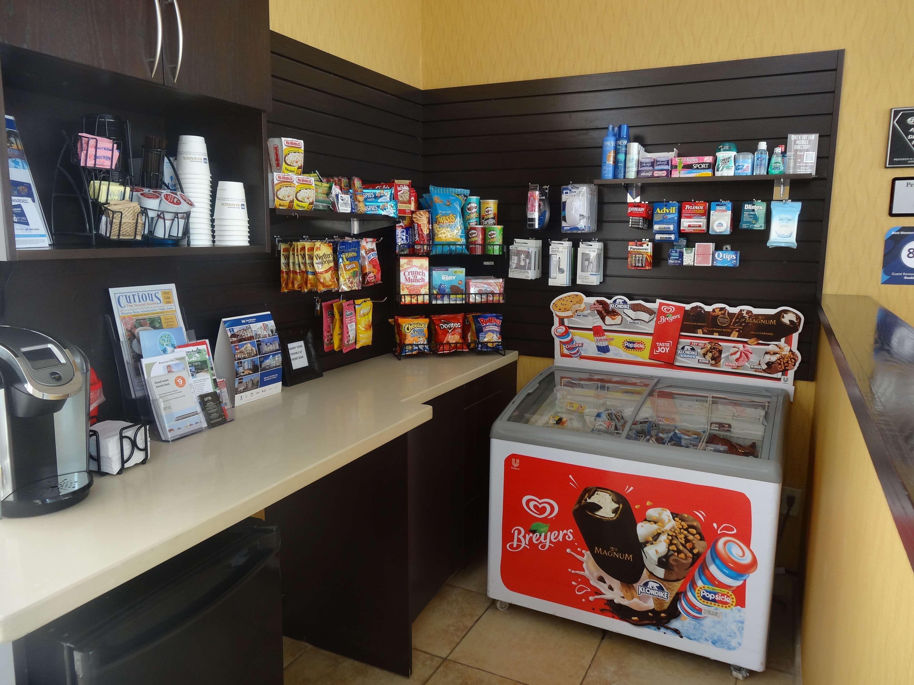 Best Western Plus Bowmanville Exterior photo