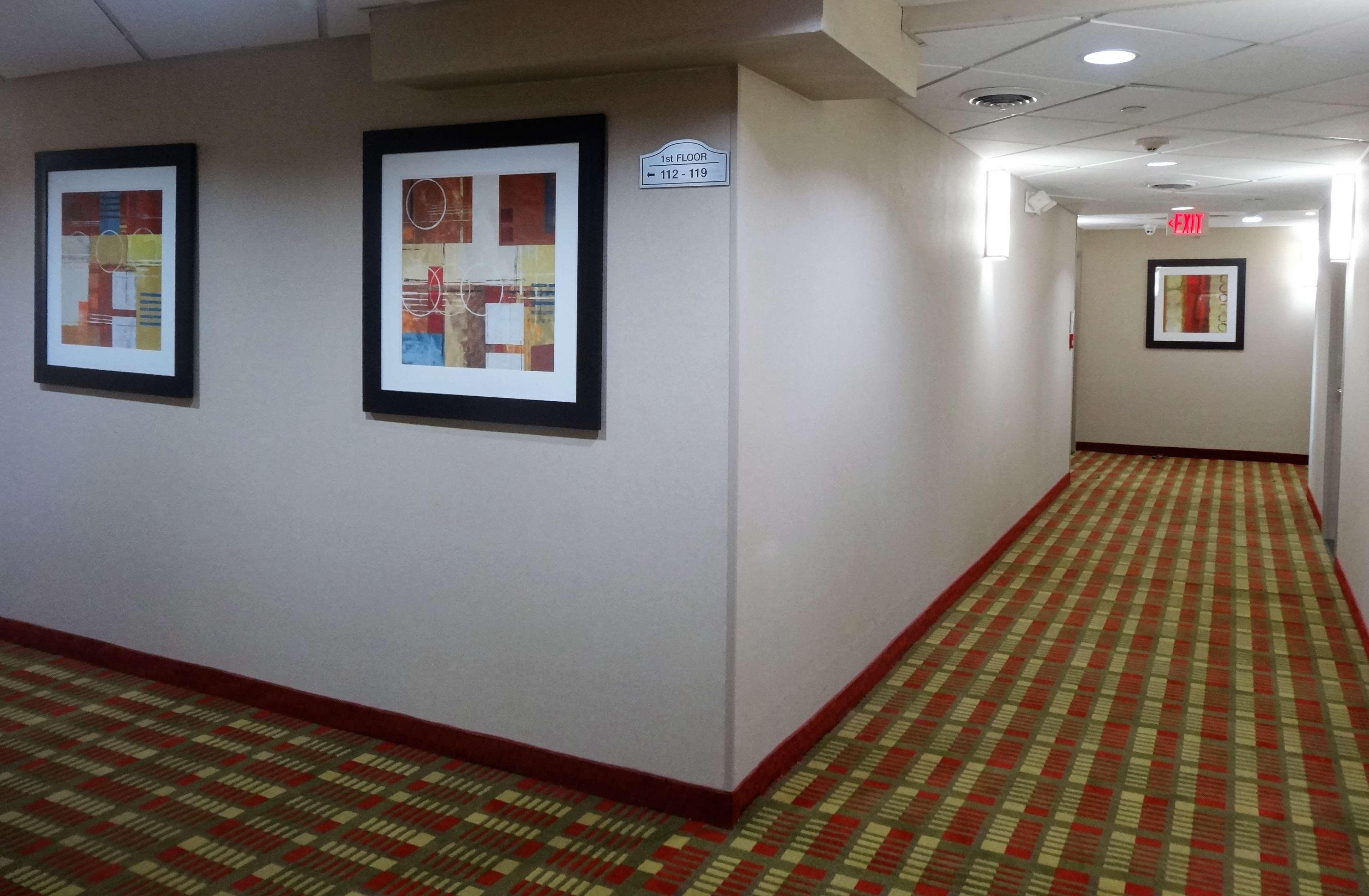 Best Western Plus Bowmanville Exterior photo