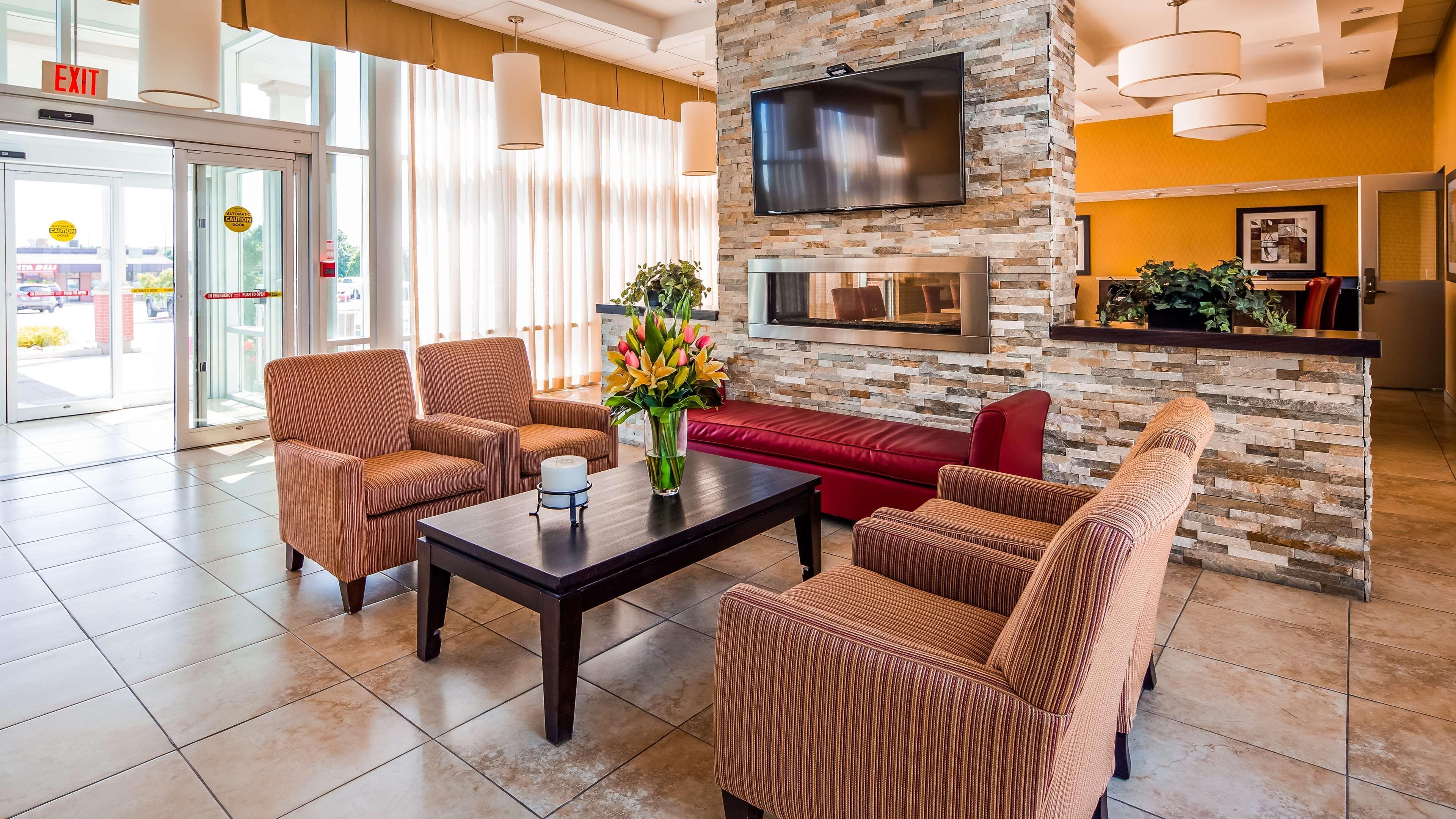 Best Western Plus Bowmanville Exterior photo