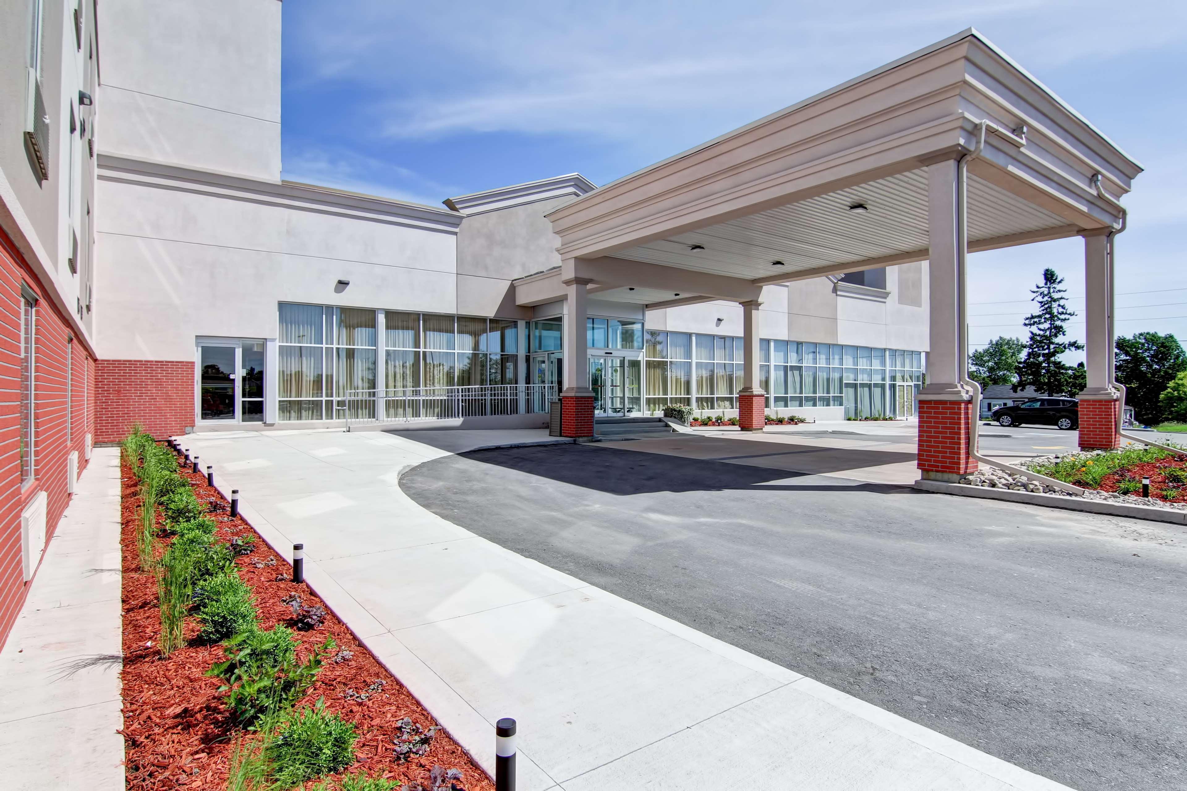 Best Western Plus Bowmanville Exterior photo