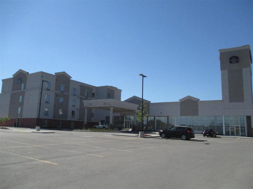 Best Western Plus Bowmanville Exterior photo