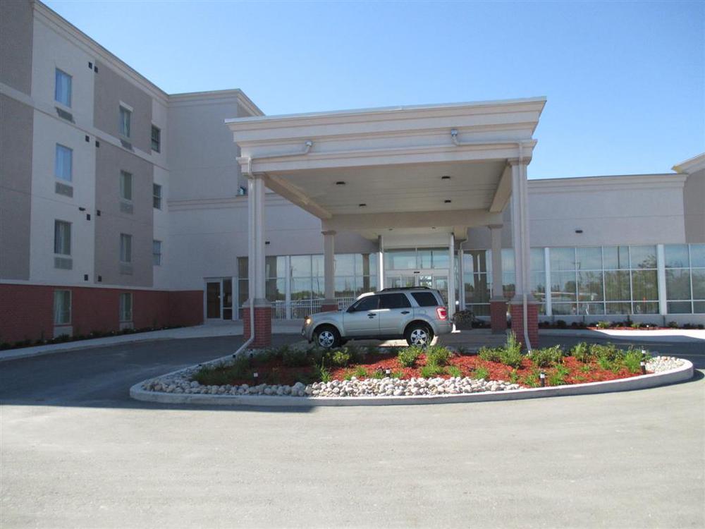 Best Western Plus Bowmanville Exterior photo