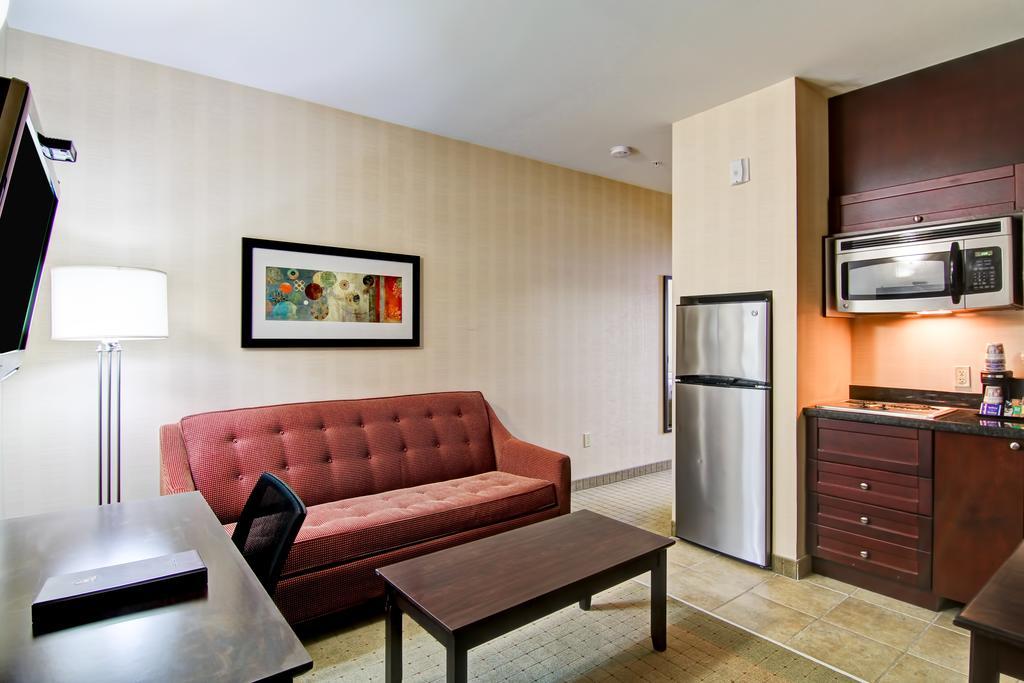 Best Western Plus Bowmanville Exterior photo