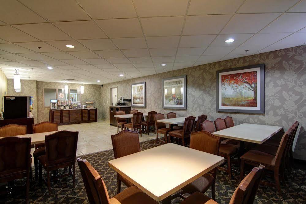 Best Western Plus Bowmanville Exterior photo