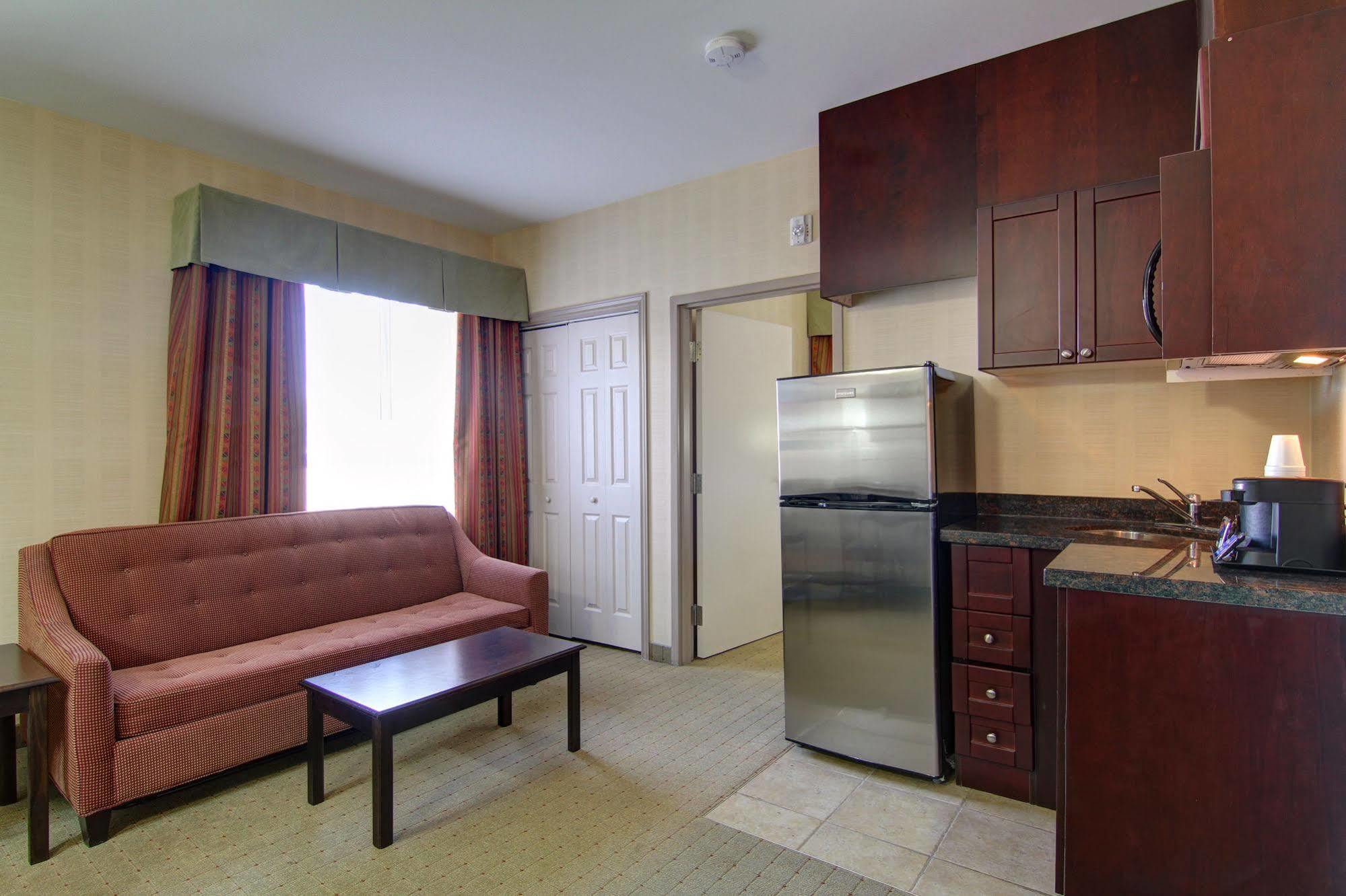Best Western Plus Bowmanville Exterior photo