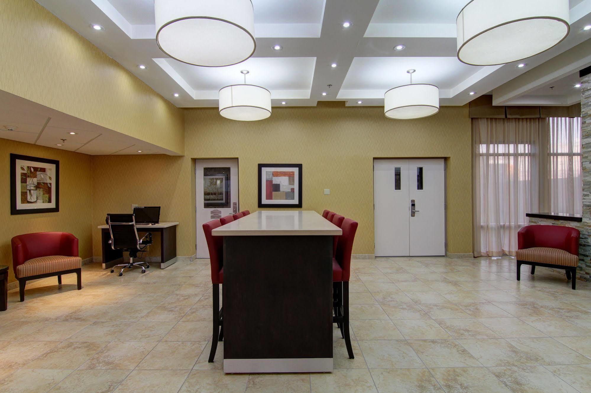 Best Western Plus Bowmanville Exterior photo