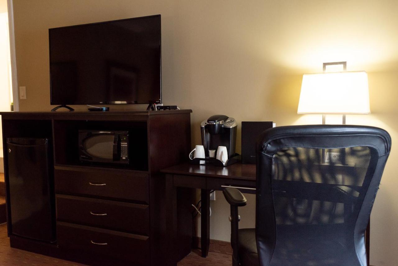 Best Western Plus Bowmanville Exterior photo